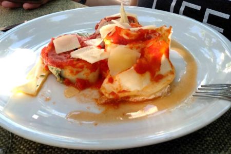 Primo piatto di pasta fatta in casa senza glutine, con ricotta